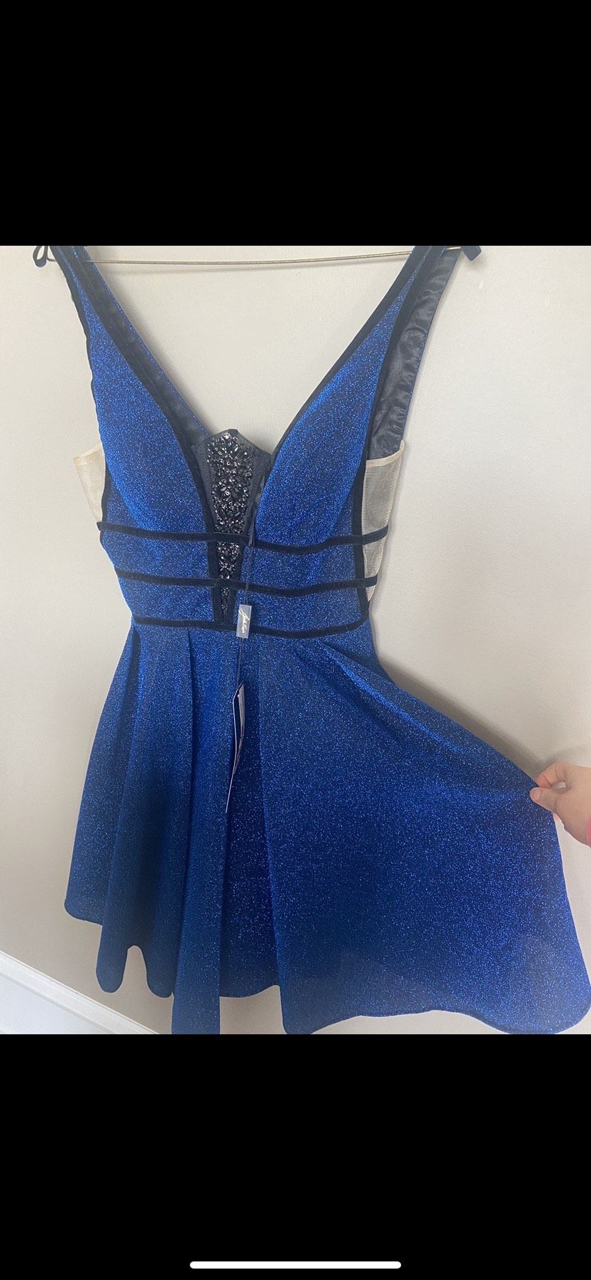 Johnathan Kayne Size 4 Sequined Blue Cocktail Dress on Queenly