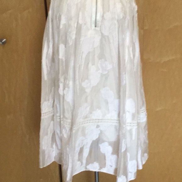Alexis Size 8 White Cocktail Dress on Queenly