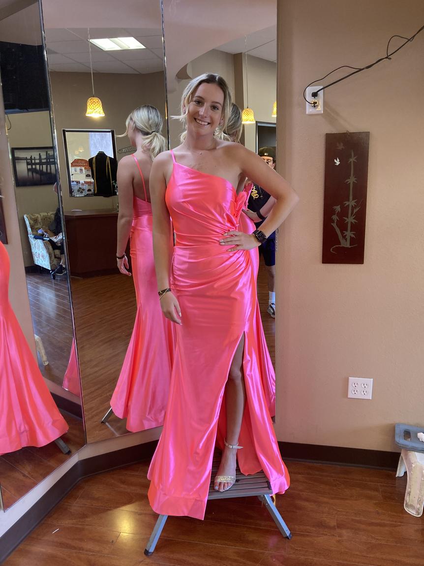 Style 54922 Sherri Hill Size 4 Pink Side Slit Dress on Queenly