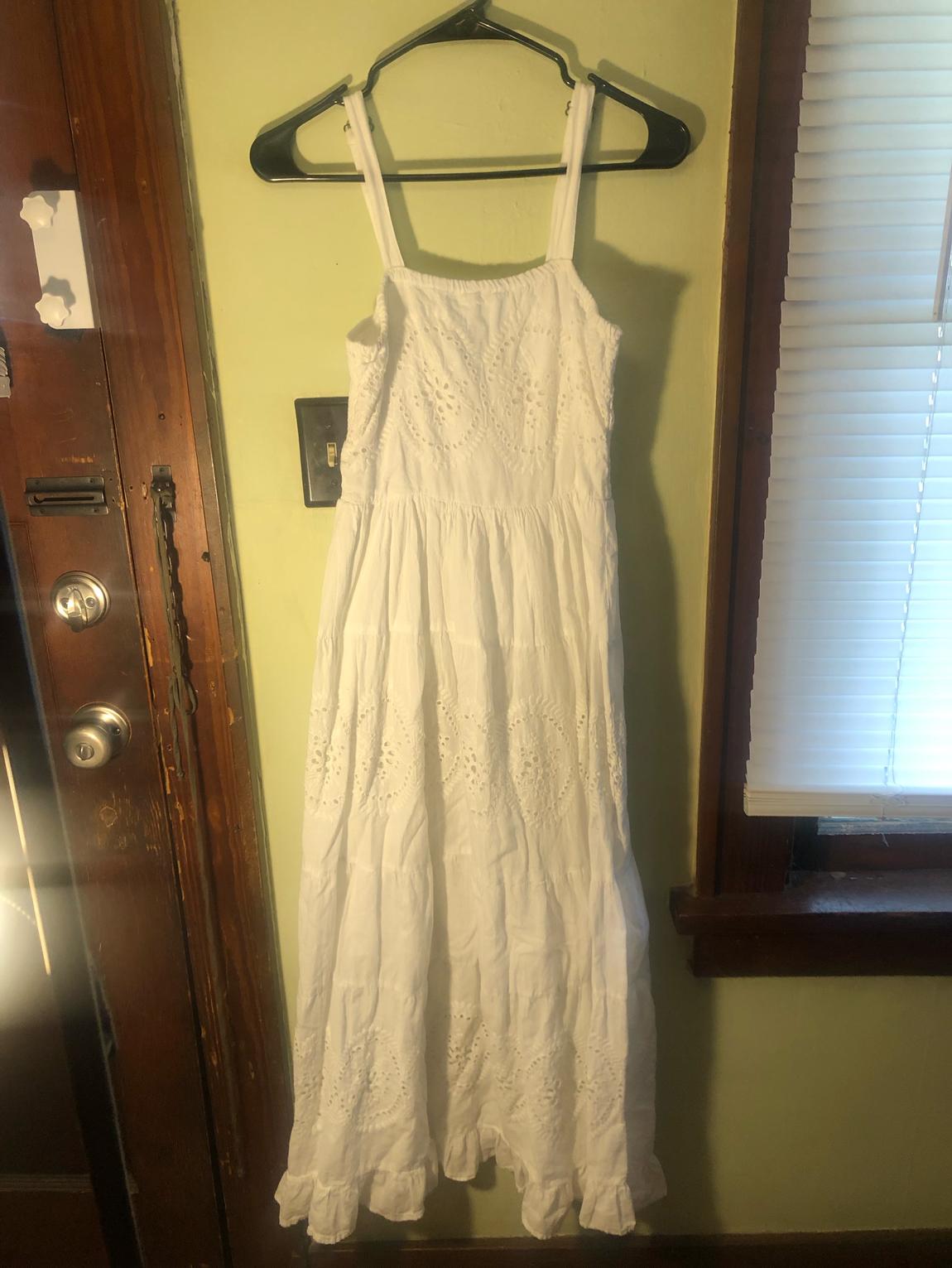 Size 2 White Floor Length Maxi on Queenly