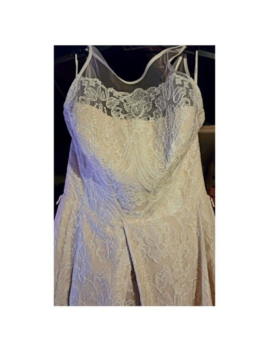 Vera Wang  Size 10 White A-line Dress on Queenly