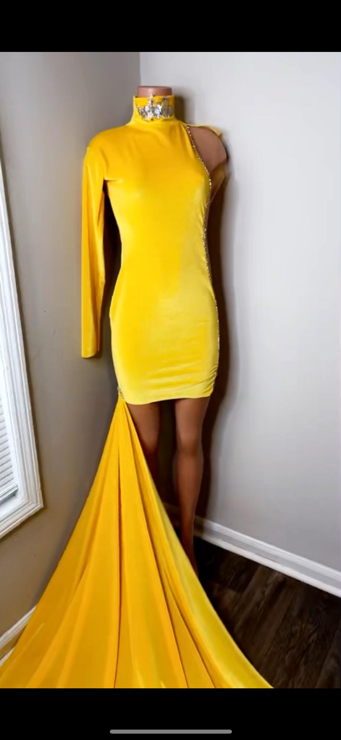 Size 6 Yellow Ball Gown on Queenly