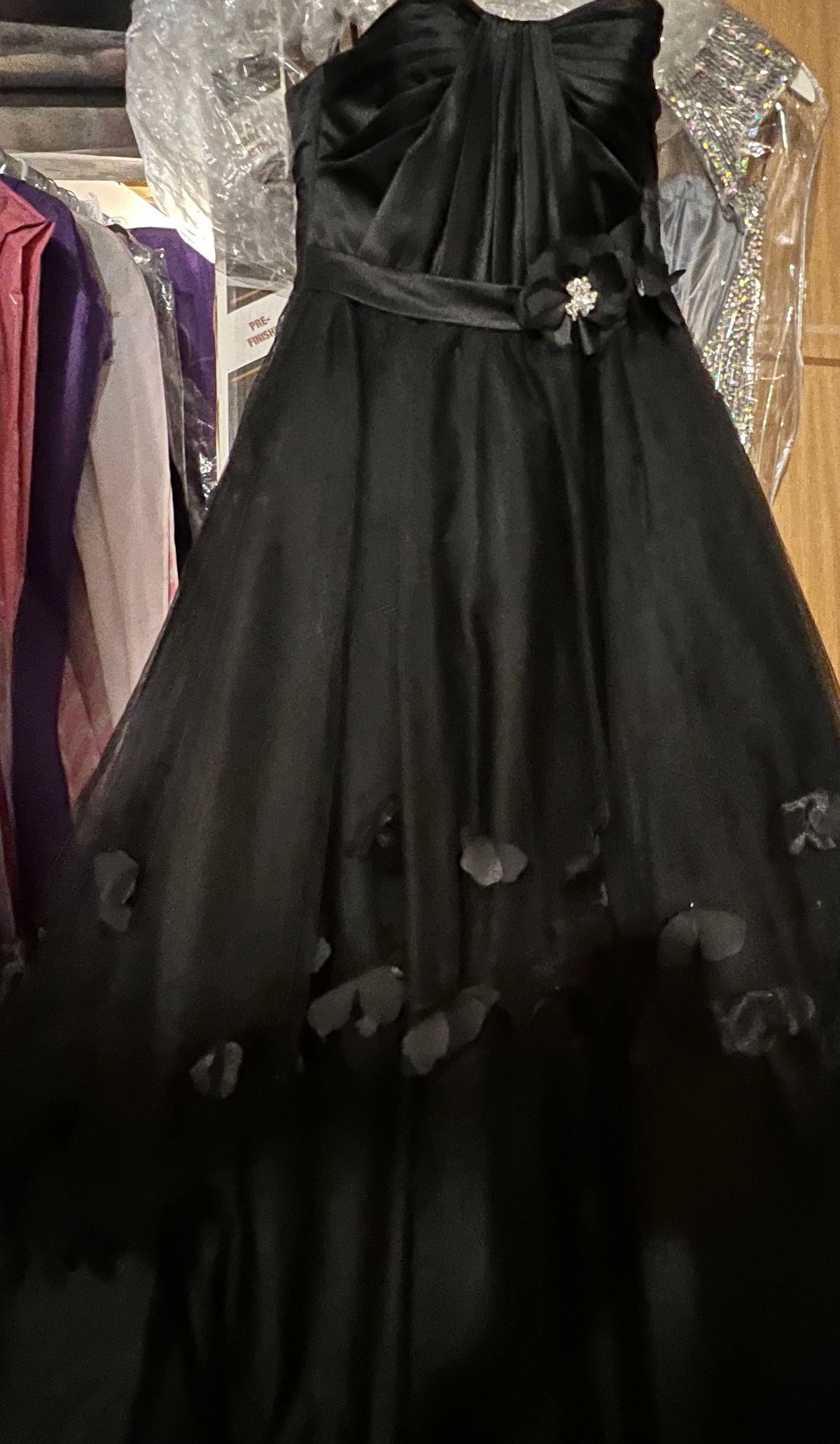 Mon Cheri Size 8 Black Cocktail Dress on Queenly