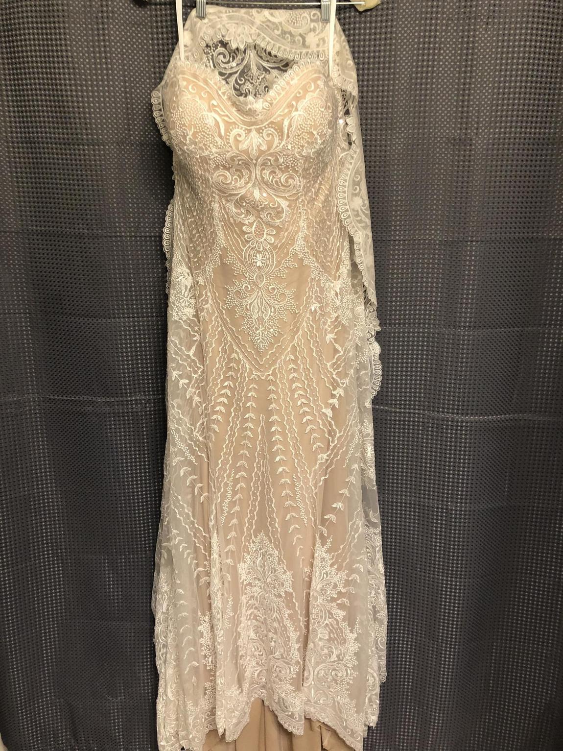 Plus Size 18 Prom Lace Nude Floor Length Maxi on Queenly