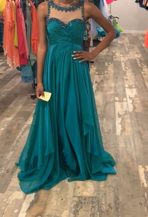 Size 0 Prom Sequined Emerald Green A-line Dress on Queenly