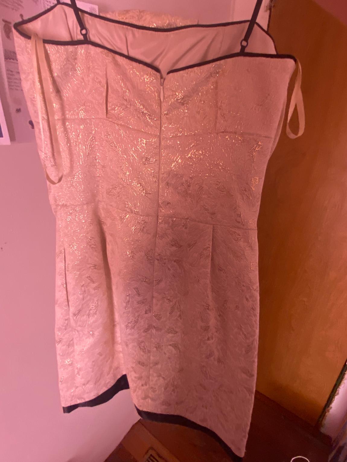 Size 6 Floral Nude Cocktail Dress on Queenly