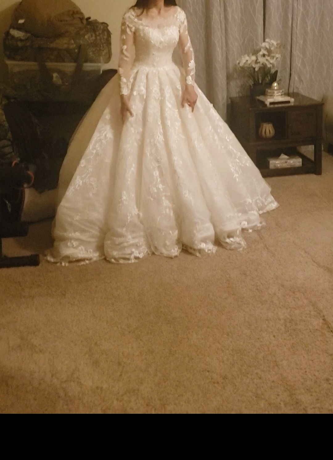Autumn silk  Size 6 Wedding Lace White Ball Gown on Queenly