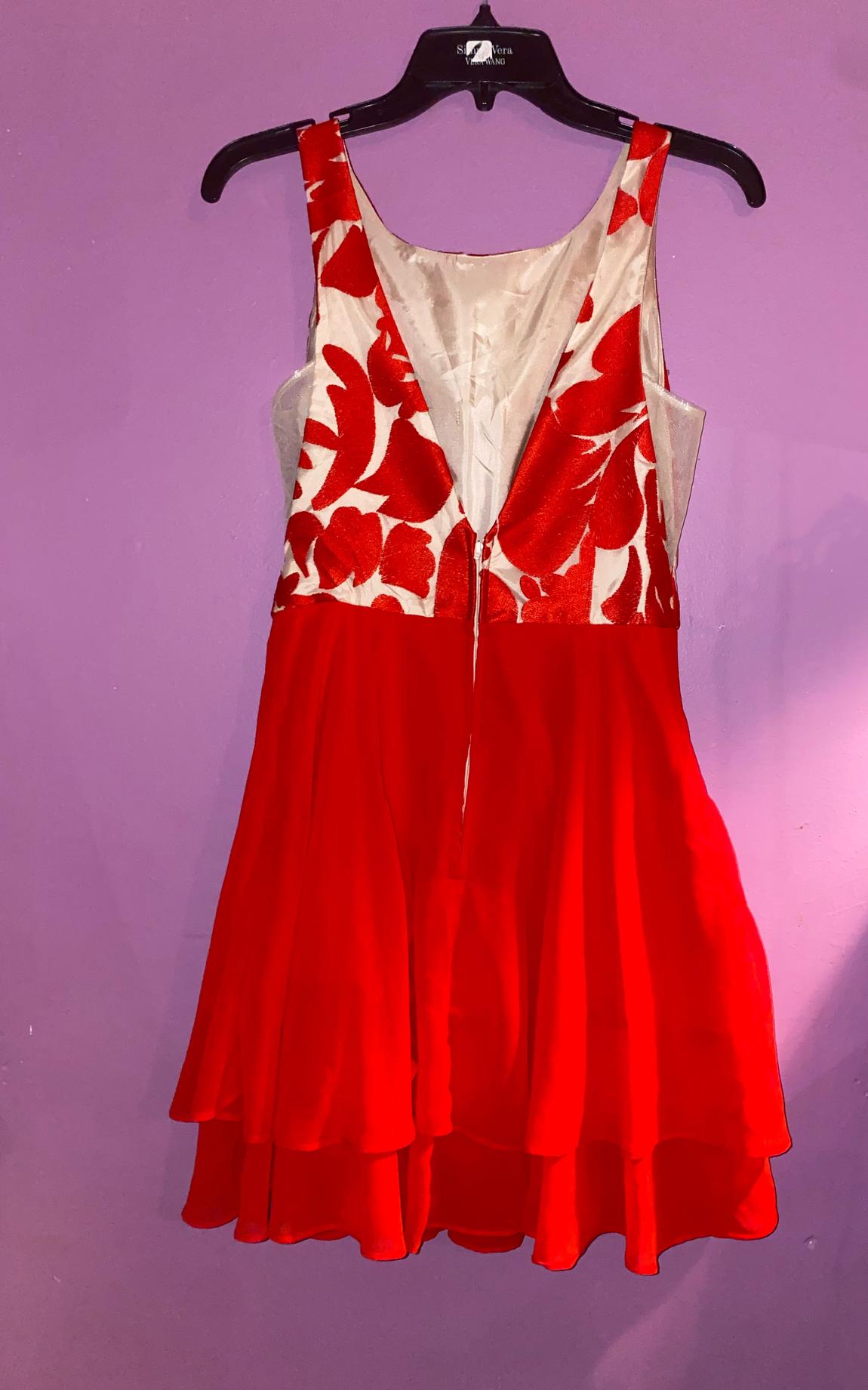 Size 6 Homecoming Floral Red Cocktail Dress on Queenly
