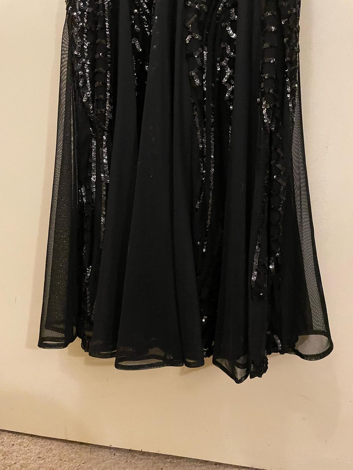 Size 4 Prom Sequined Black A-line Dress on Queenly