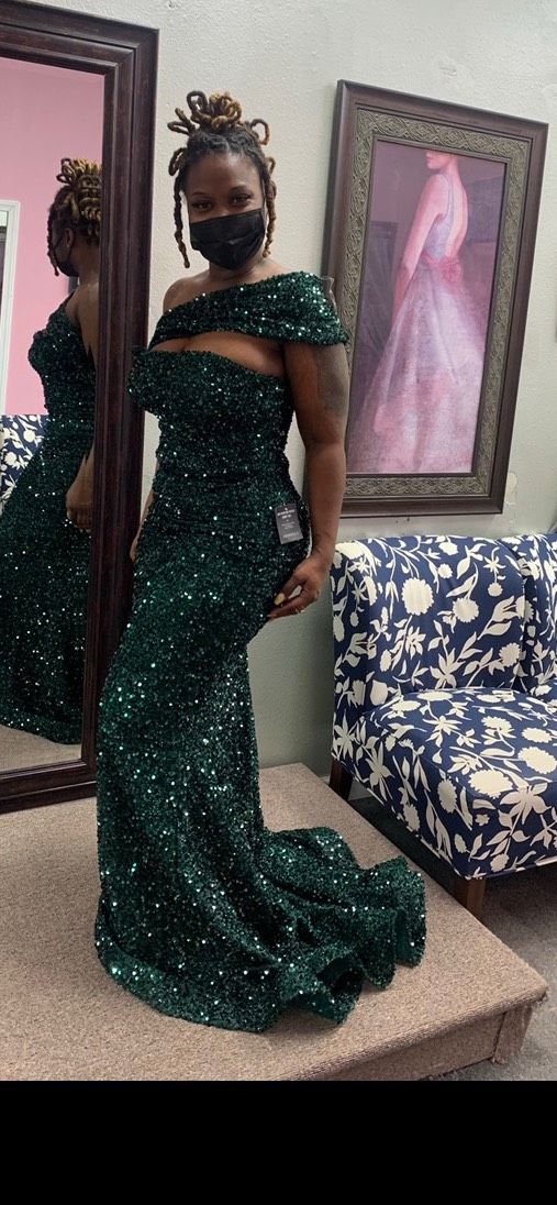Size 12 Prom One Shoulder Sequined Emerald Green Dress With Train on Queenly