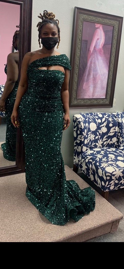 Size 12 Prom One Shoulder Sequined Emerald Green Dress With Train on Queenly