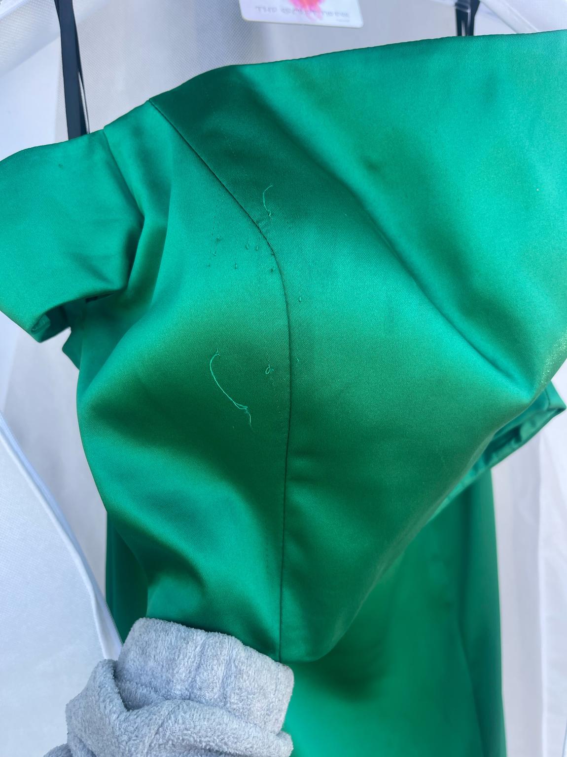 Size 4 Off The Shoulder Satin Green Mermaid Dress on Queenly