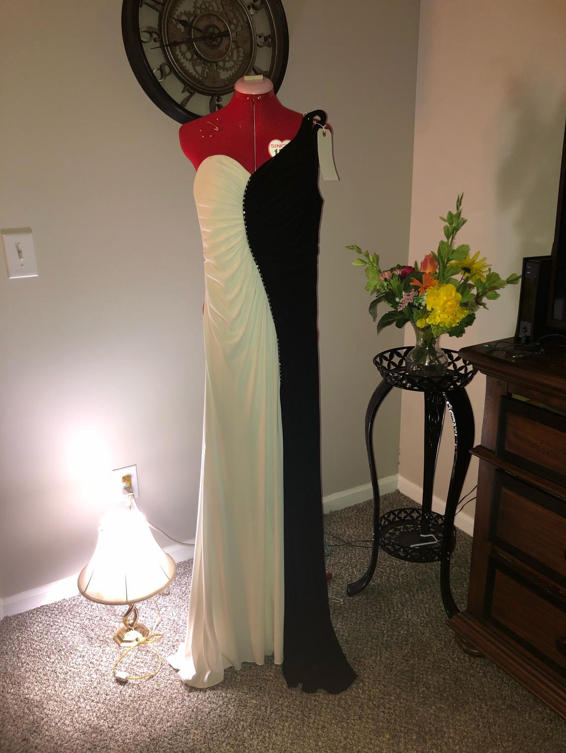 Size 0 Prom One Shoulder Sequined Black Side Slit Dress on Queenly