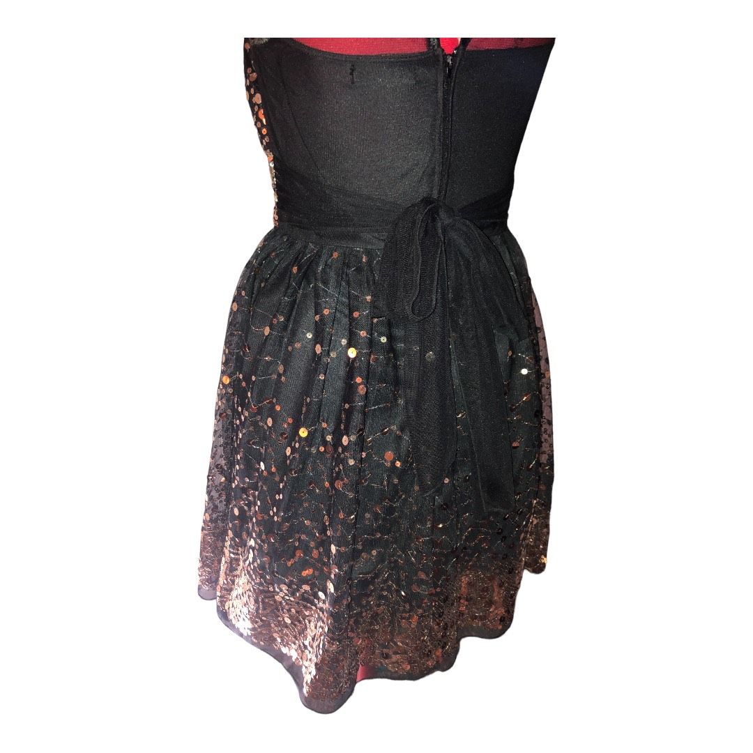 Size 8 Sequined Black Cocktail Dress on Queenly
