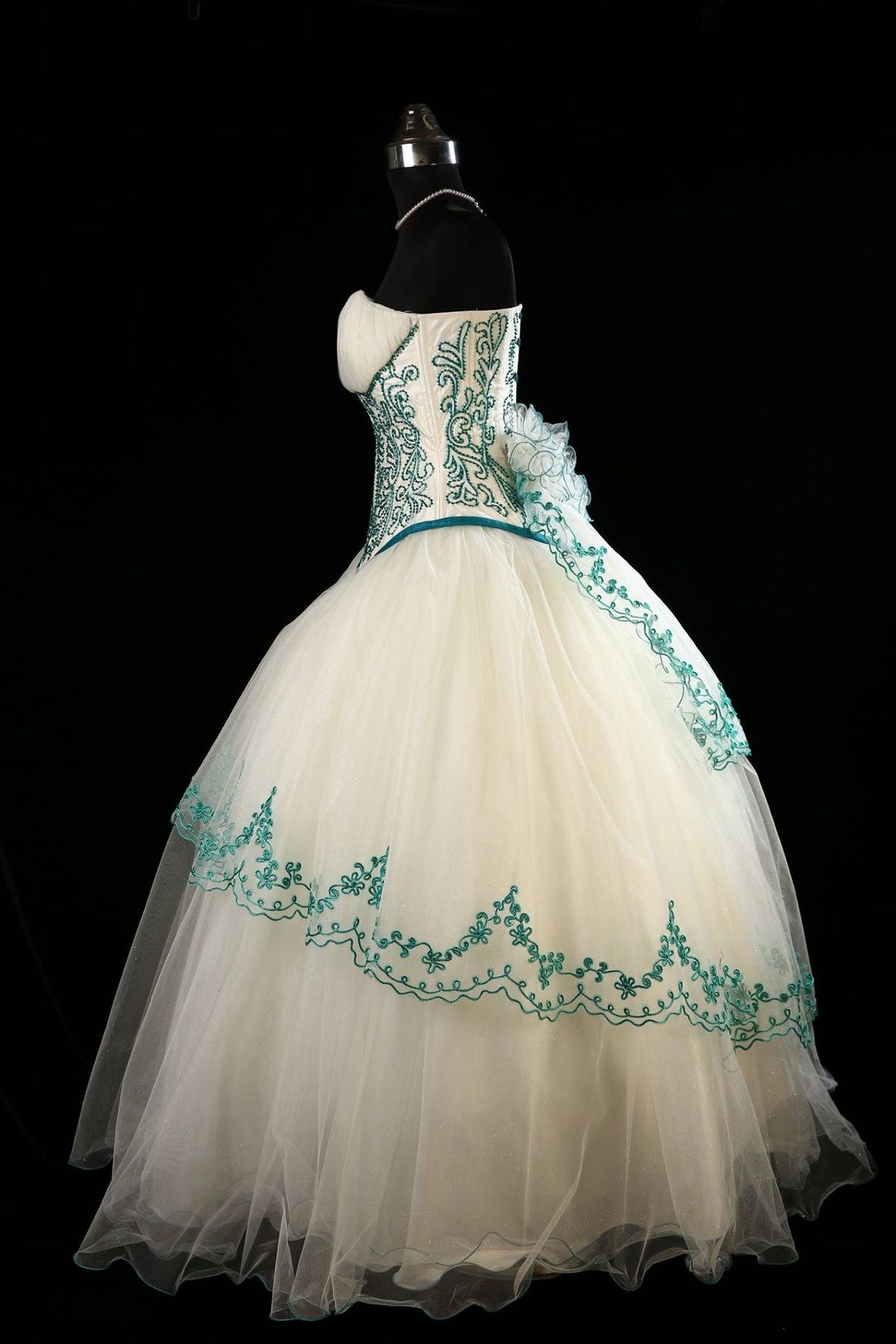 Size 8 Lace Emerald Green Ball Gown on Queenly