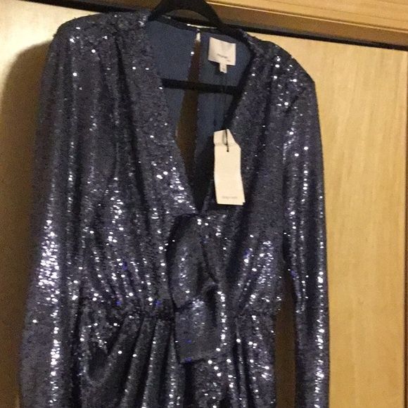 cinq a sept Size 6 Long Sleeve Sequined Blue Cocktail Dress on Queenly