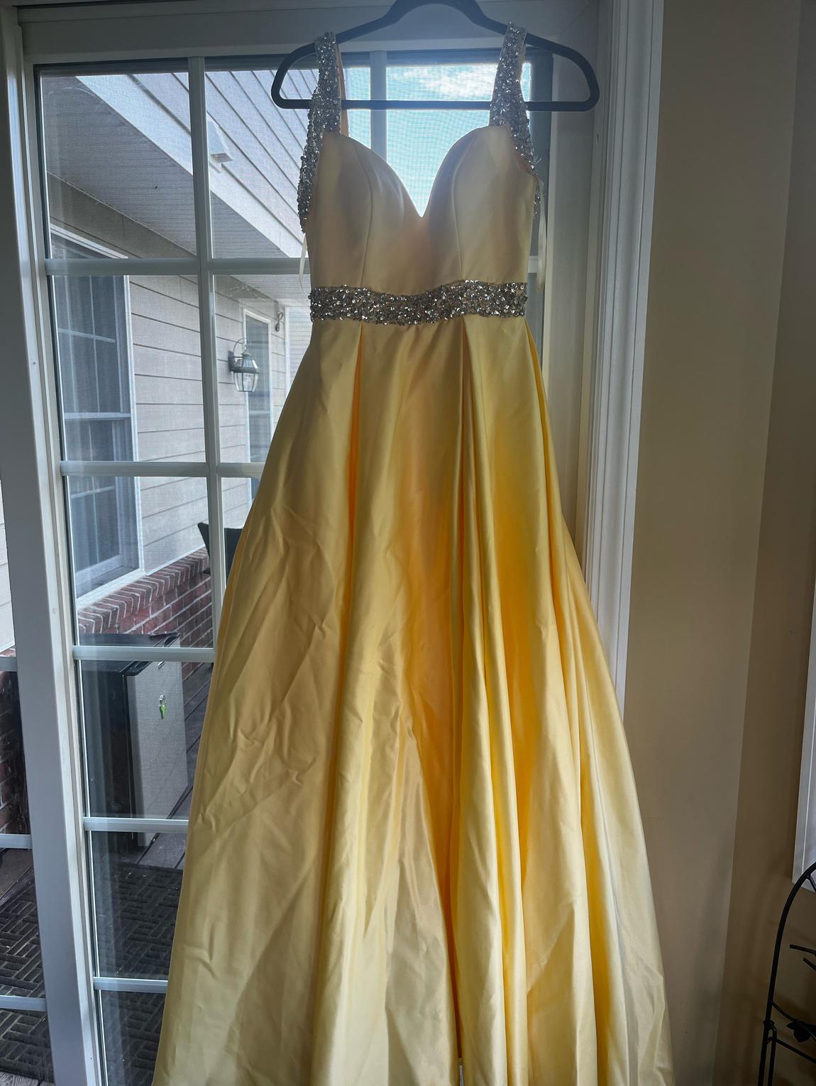 Size 2 Sequined Yellow A-line Dress on Queenly