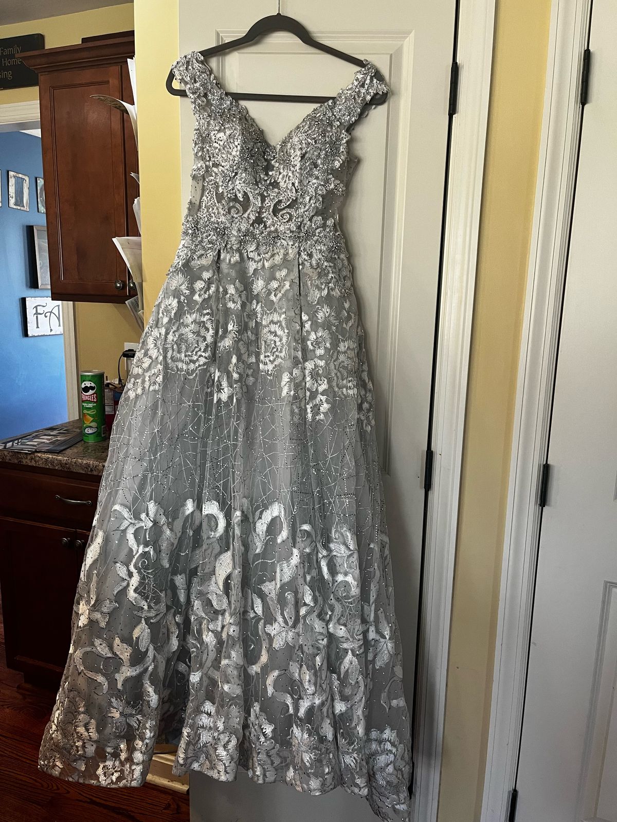 Ellie Wilde Size 2 Silver A-line Dress on Queenly
