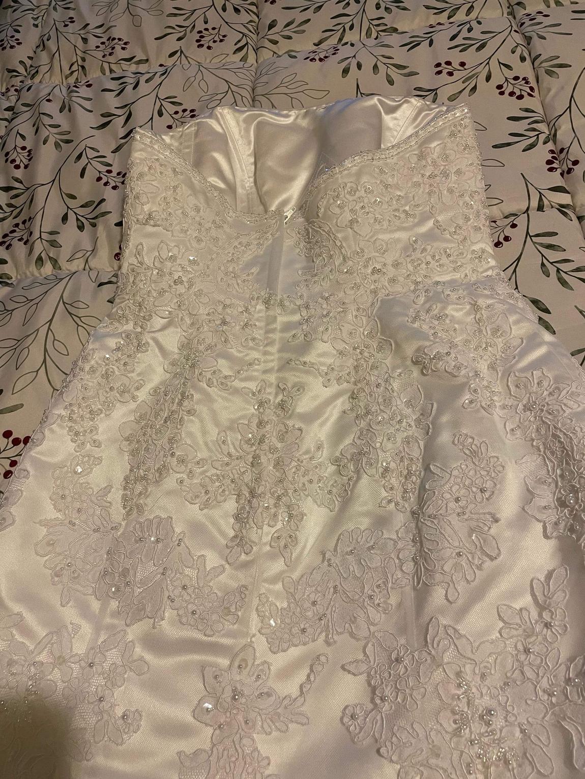 Oleg Cassini Size 8 White Dress With Train on Queenly