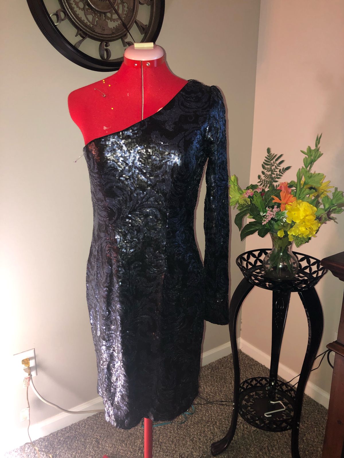 Aidan Mattox Size 6 Long Sleeve Sequined Black Cocktail Dress on Queenly