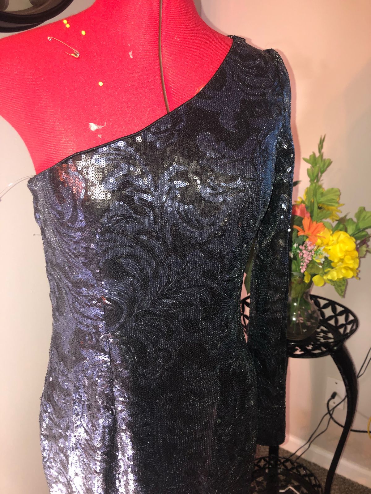 Aidan Mattox Size 6 Long Sleeve Sequined Black Cocktail Dress on Queenly
