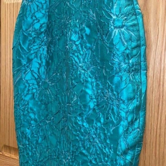 Carmen Marc Valvo Size 2 Satin Green Cocktail Dress on Queenly