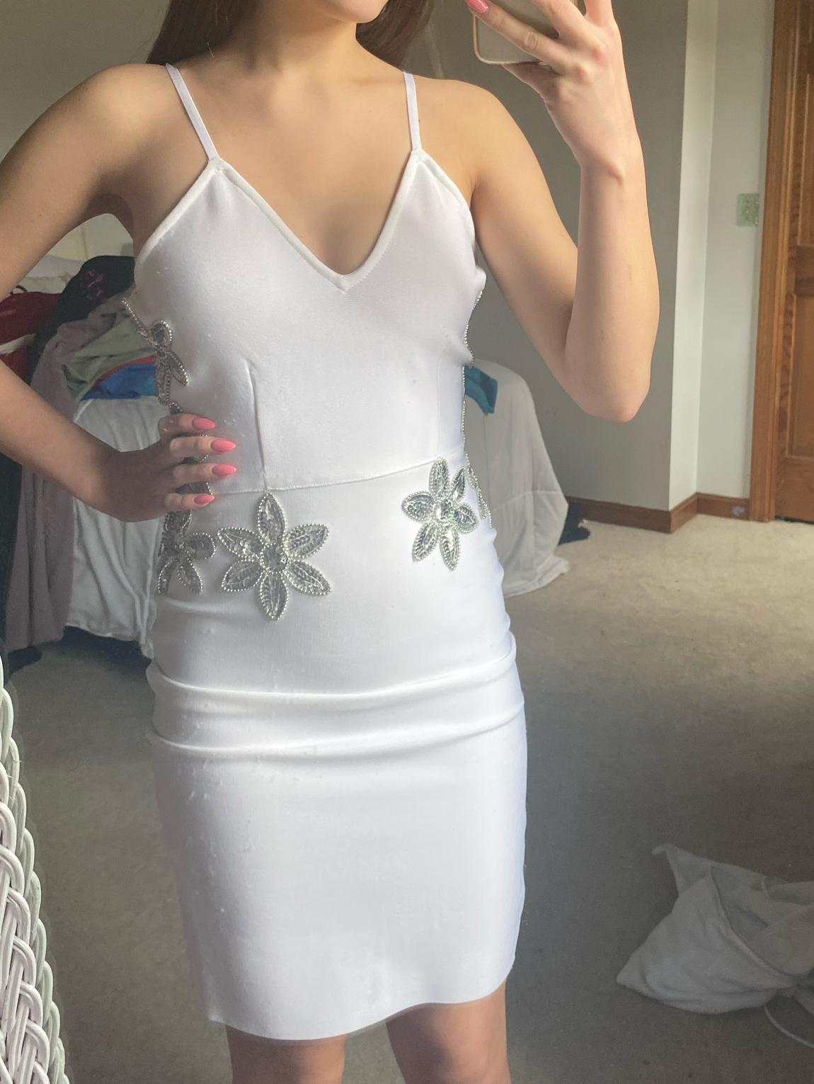 Size 0 White Cocktail Dress on Queenly