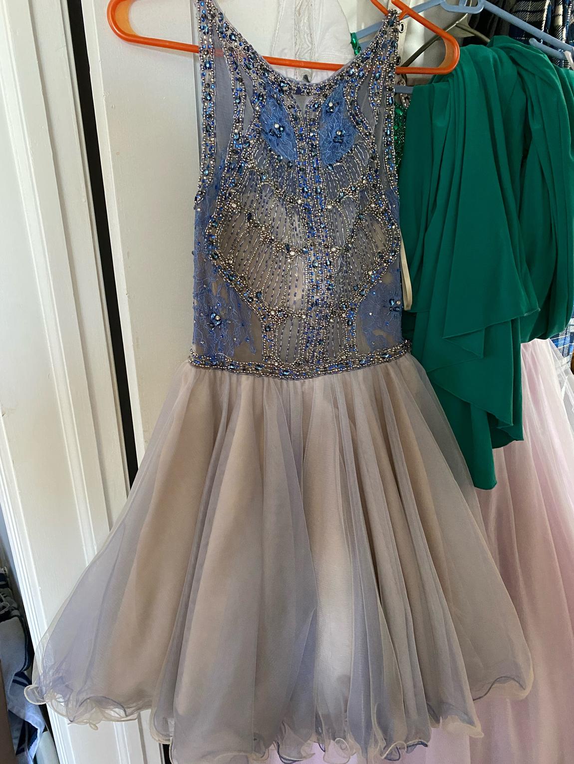 Size 4 Prom Multicolor A-line Dress on Queenly