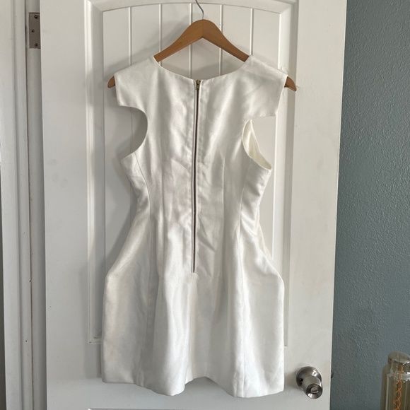 C/MEO (Cameo) Size 6 White Cocktail Dress on Queenly