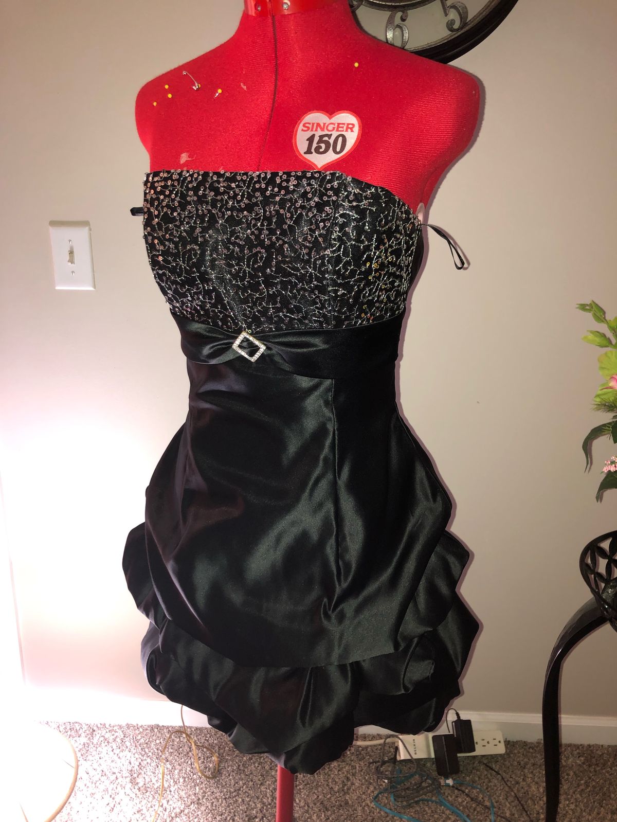 Jessica McClintock Size 6 Strapless Black Cocktail Dress on Queenly