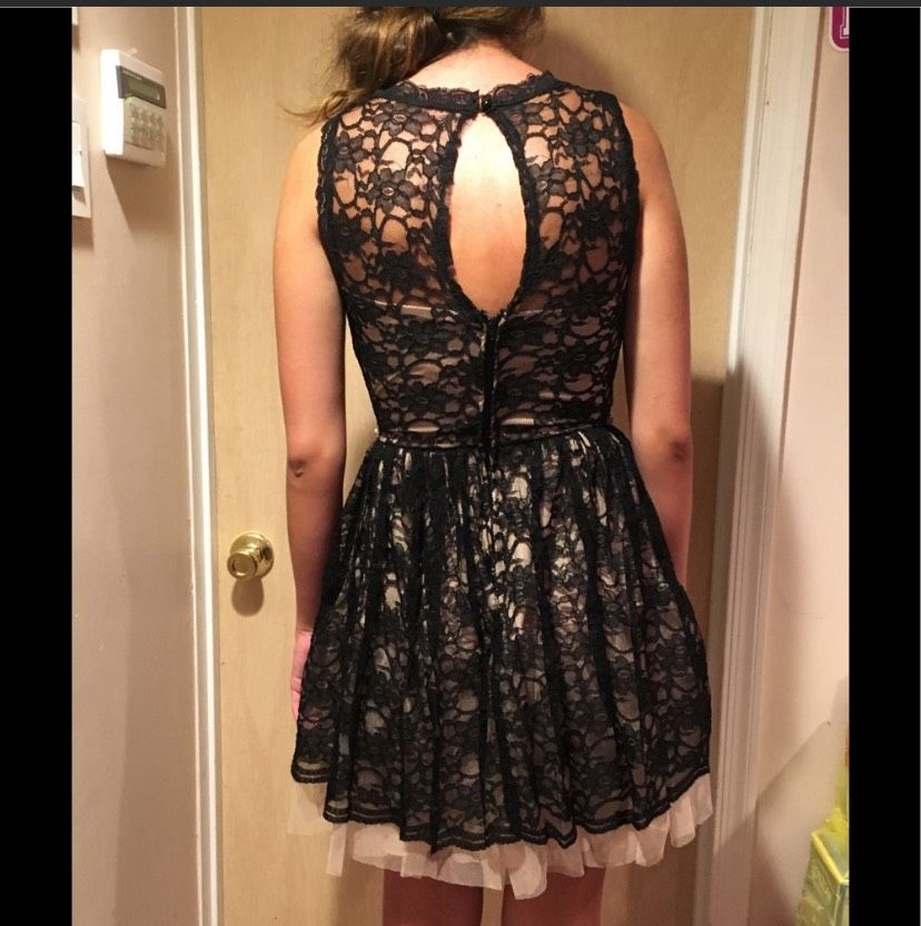 Size 6 Homecoming Lace Black Cocktail Dress on Queenly