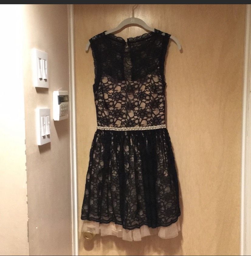 Size 6 Homecoming Lace Black Cocktail Dress on Queenly