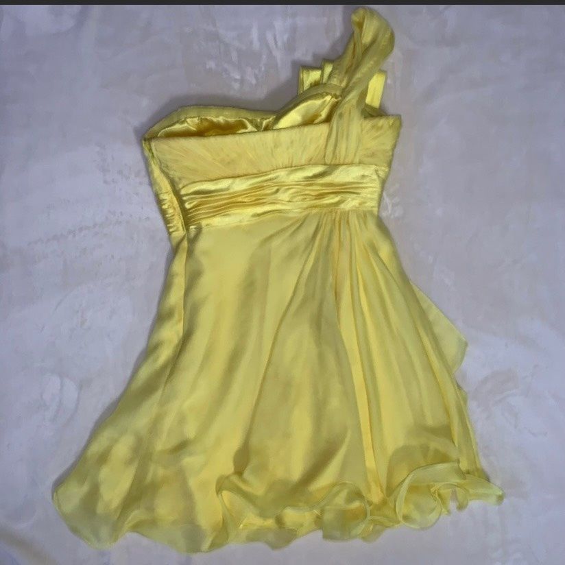 David's Bridal Girls Size 8 Prom Off The Shoulder Yellow A-line Dress on Queenly