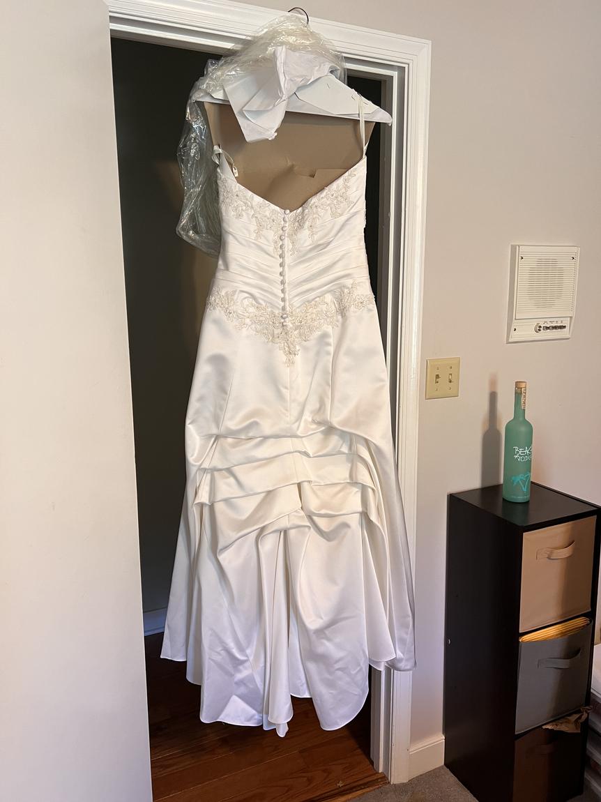 David's Bridal Size 10 Wedding White Ball Gown on Queenly