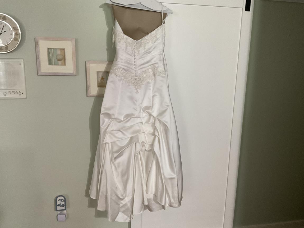 David's Bridal Size 10 Wedding White Ball Gown on Queenly