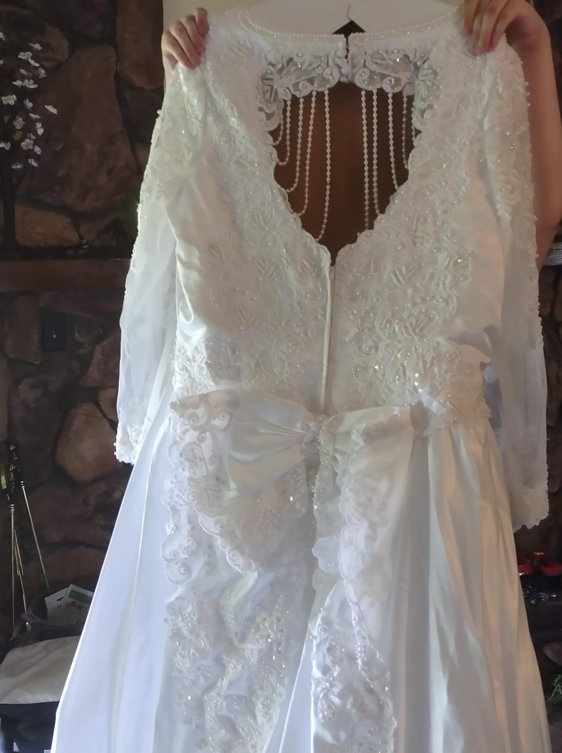 Plus Size 28 White Dress With Train on Queenly