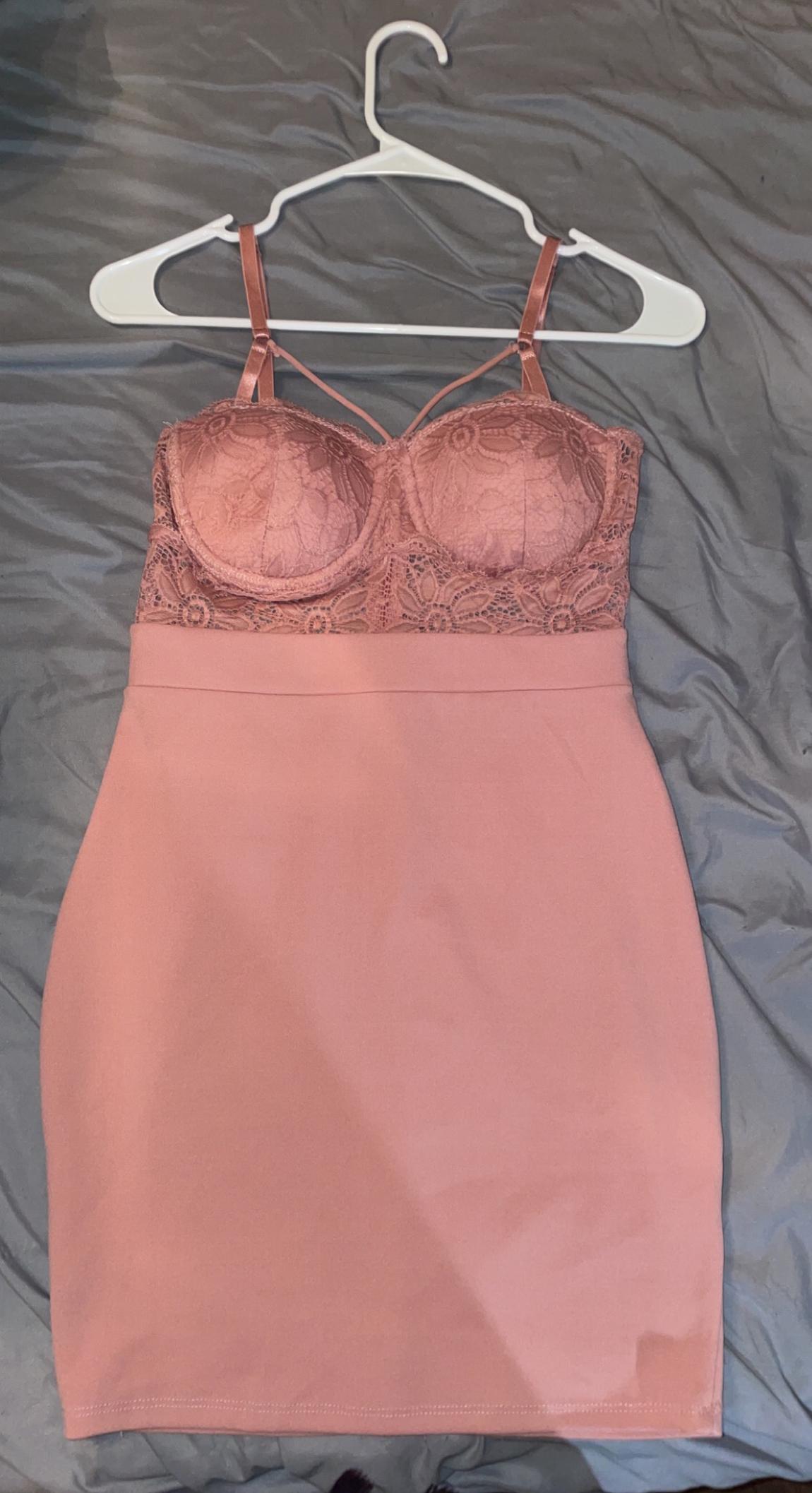 Size 6 Homecoming Lace Light Pink Cocktail Dress on Queenly
