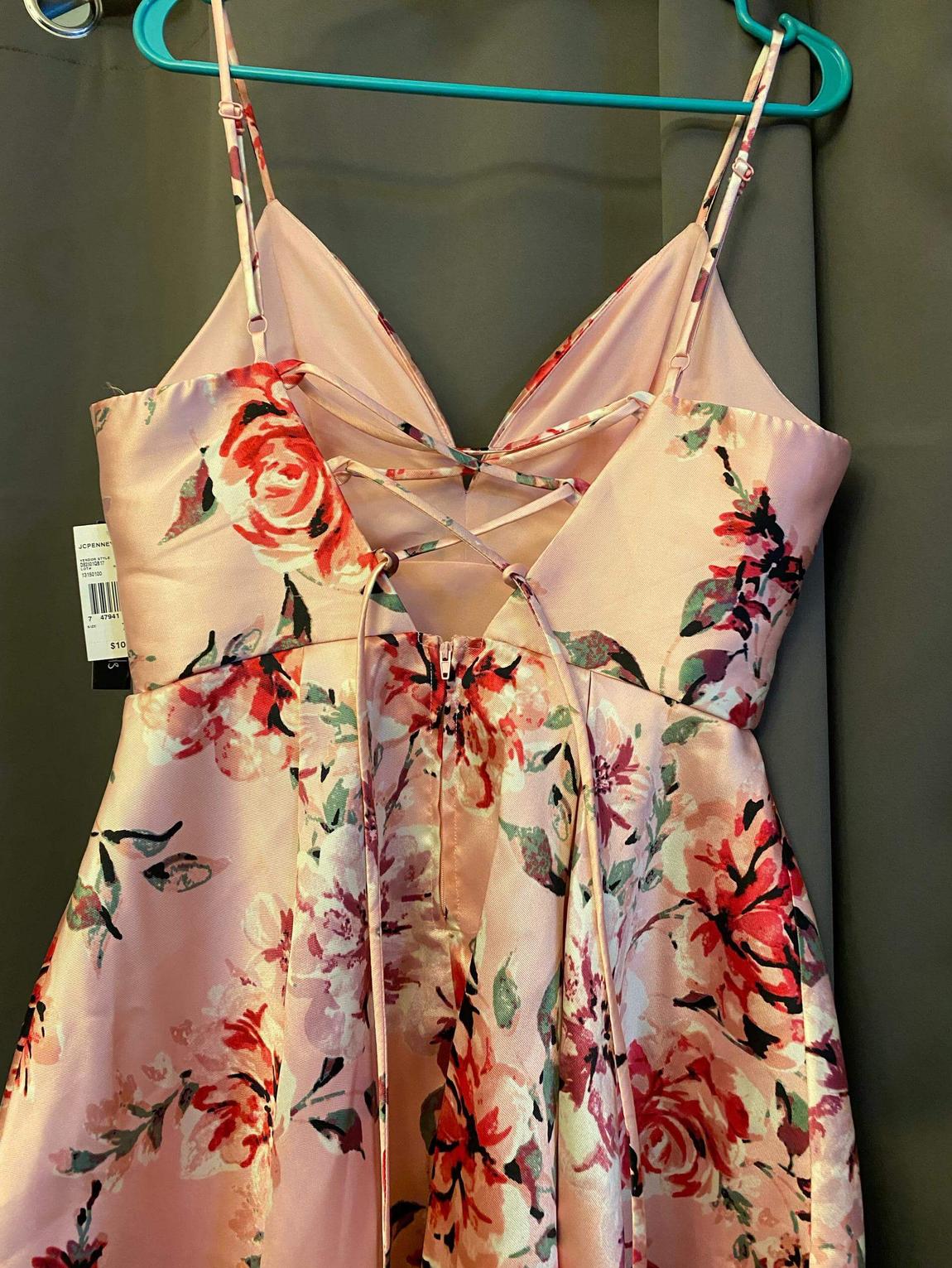 Size 8 Homecoming Floral Light Pink A-line Dress on Queenly