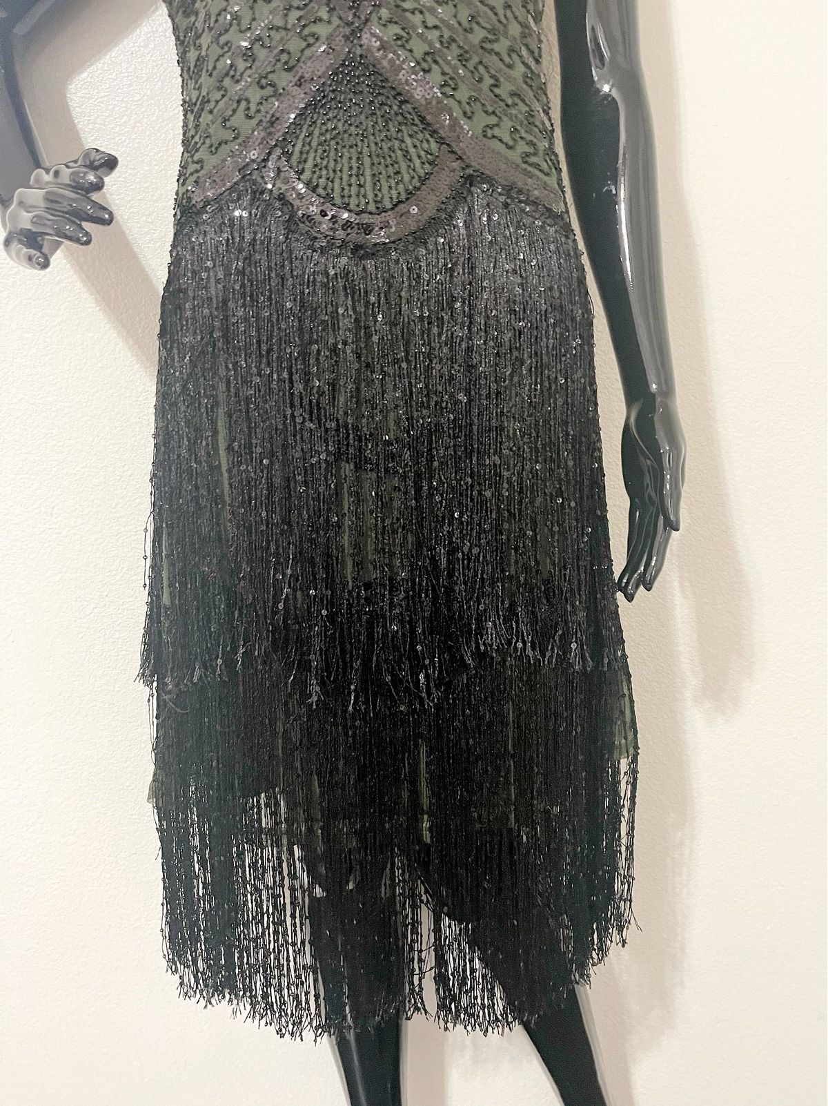 Size 10 Homecoming Sequined Green Cocktail Dress on Queenly