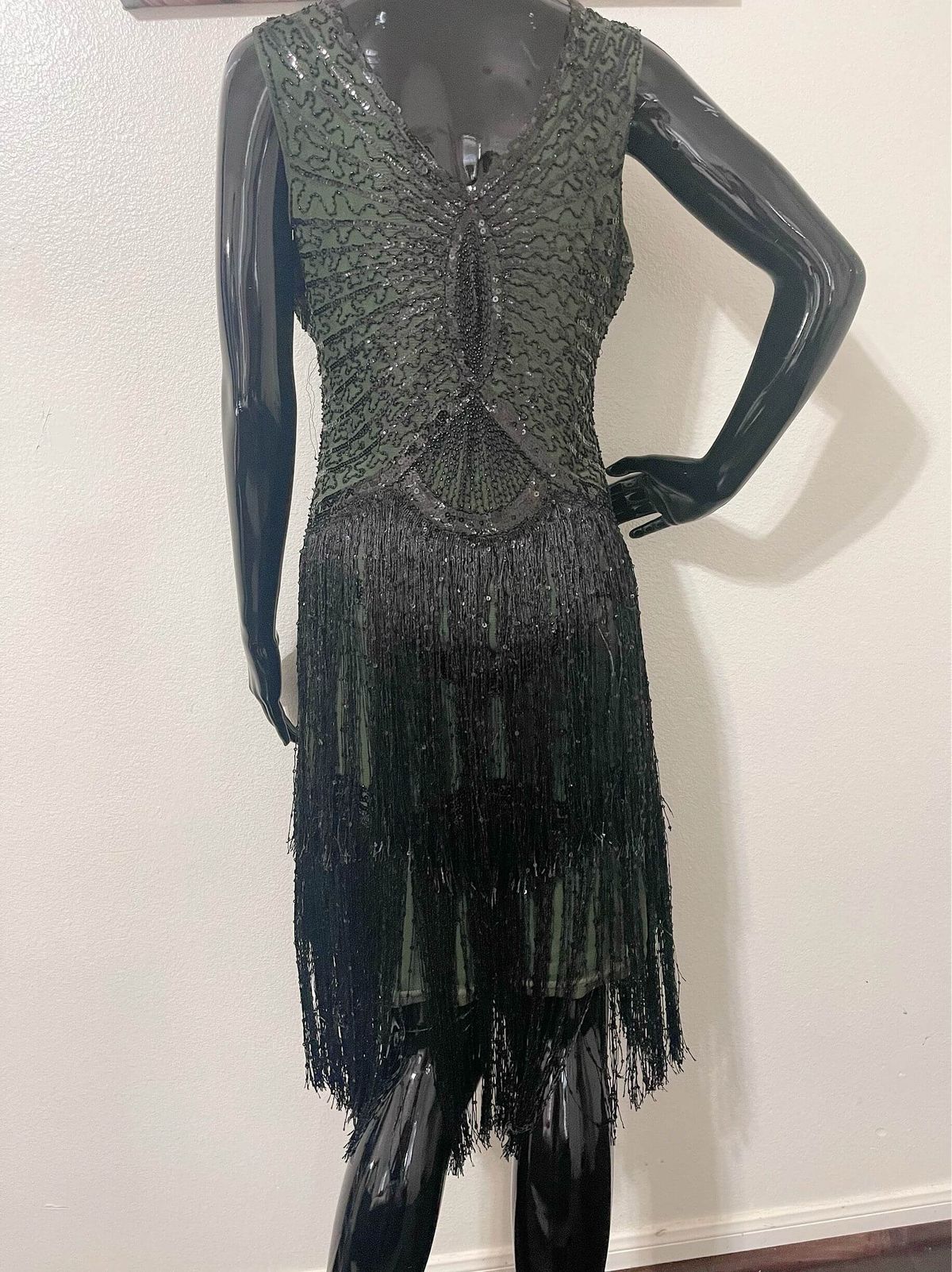 Size 10 Homecoming Sequined Green Cocktail Dress on Queenly