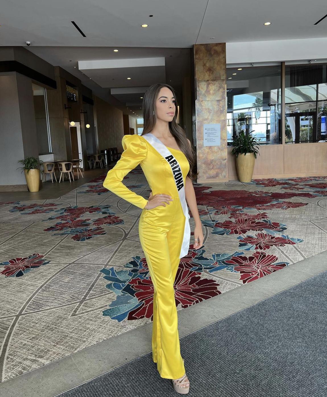 Size 2 Yellow Formal Jumpsuit on Queenly