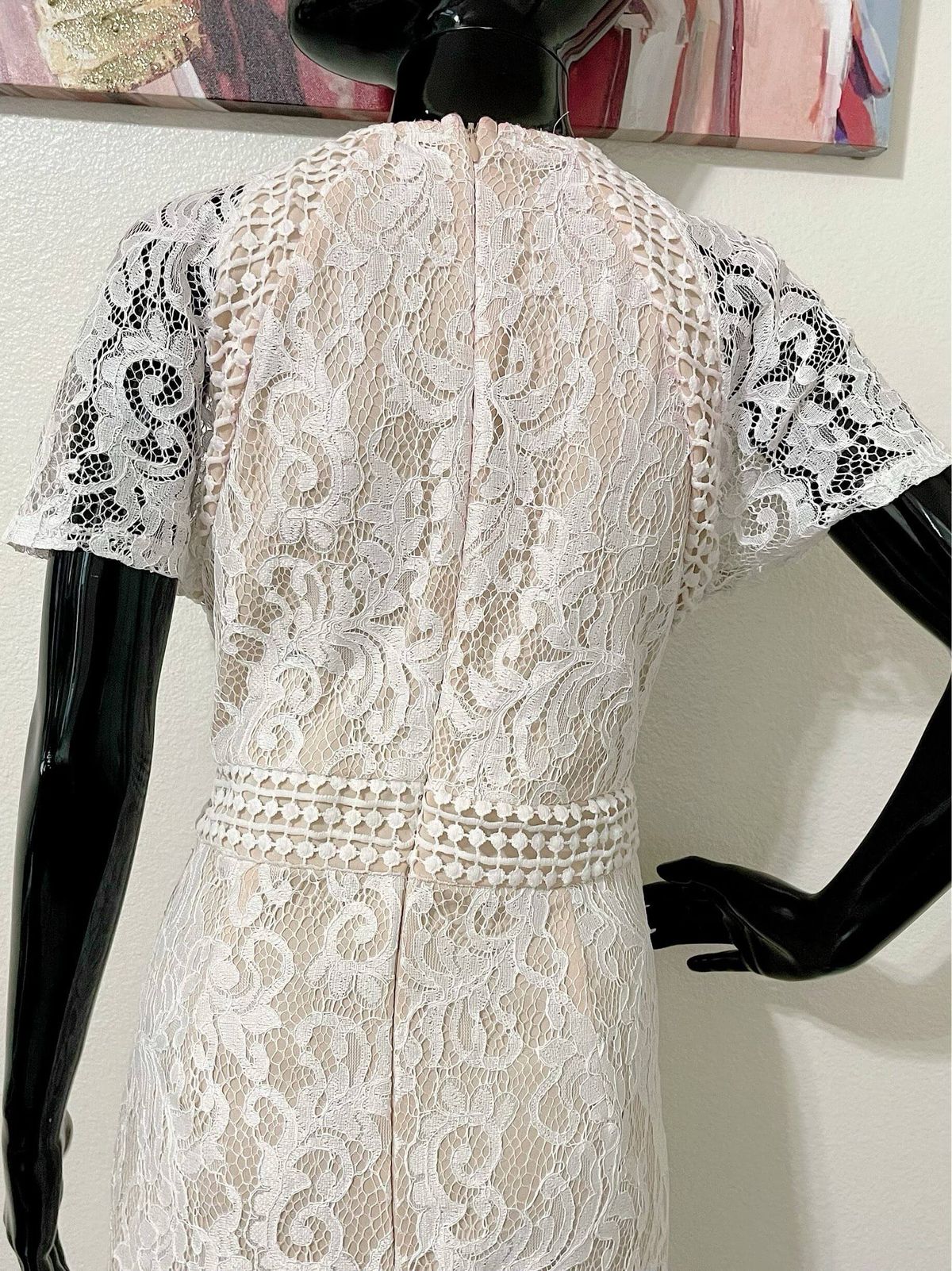 Size 12 Cap Sleeve Lace White Cocktail Dress on Queenly