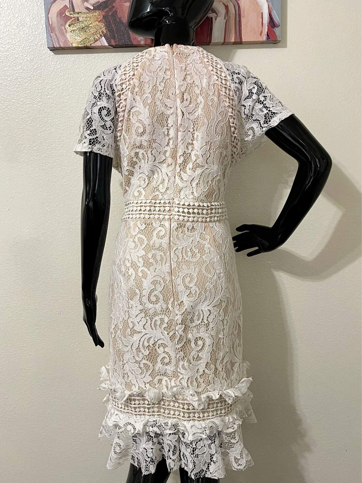 Size 12 Cap Sleeve Lace White Cocktail Dress on Queenly