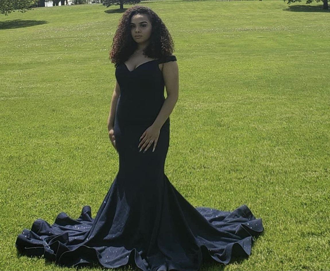 Size 12 Prom Off The Shoulder Navy Blue Mermaid Dress on Queenly