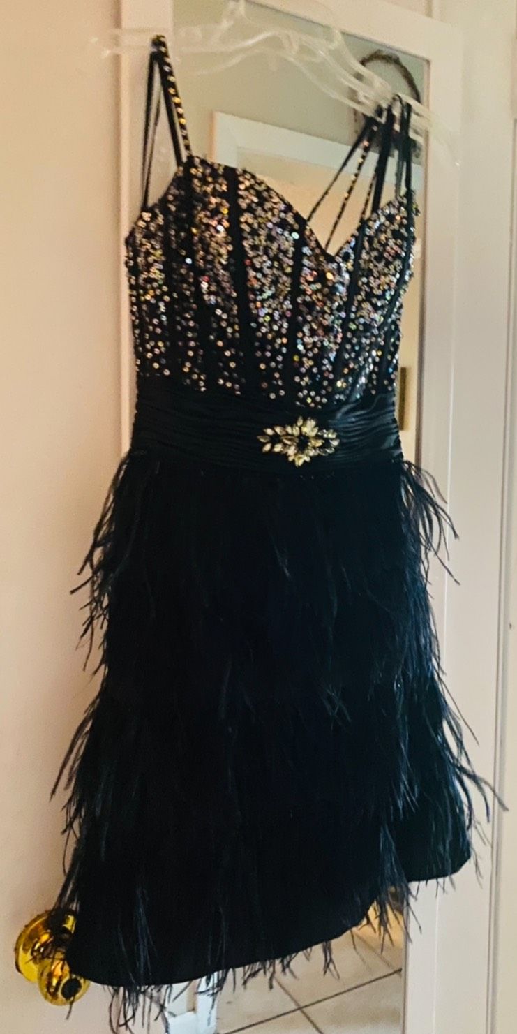 Mac Duggal Size 2 Homecoming Black Cocktail Dress on Queenly