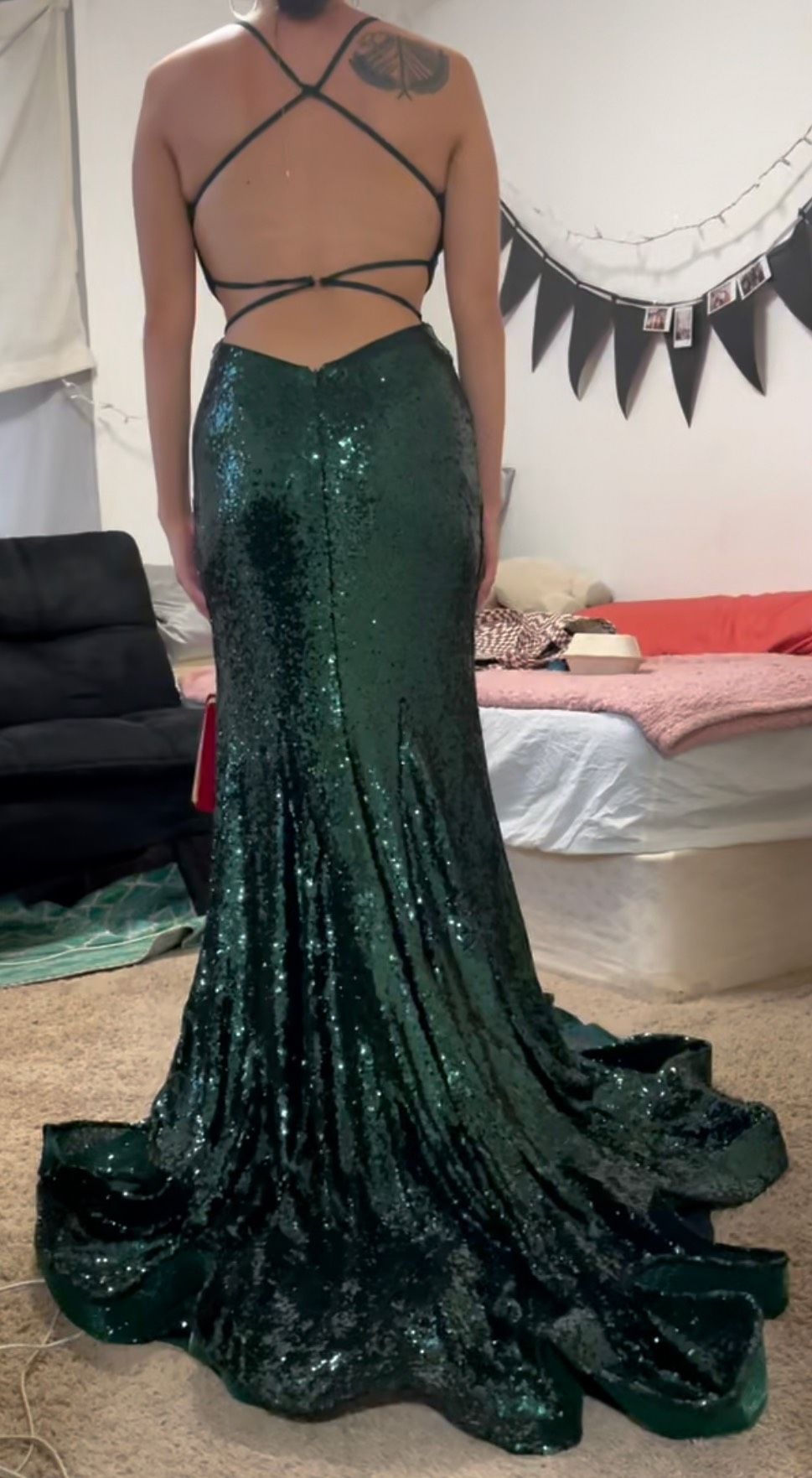 Size 4 Prom Sequined Emerald Green Dress With Train on Queenly