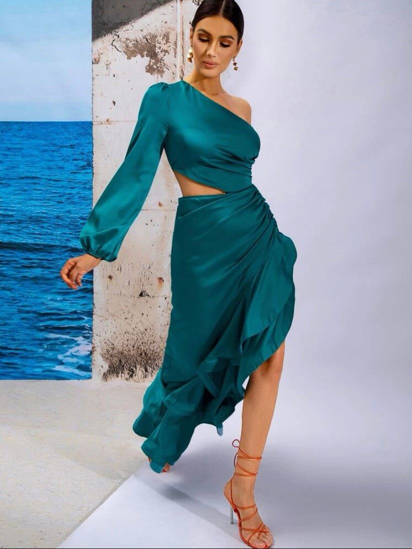 Size 4 Prom Long Sleeve Green Cocktail Dress on Queenly