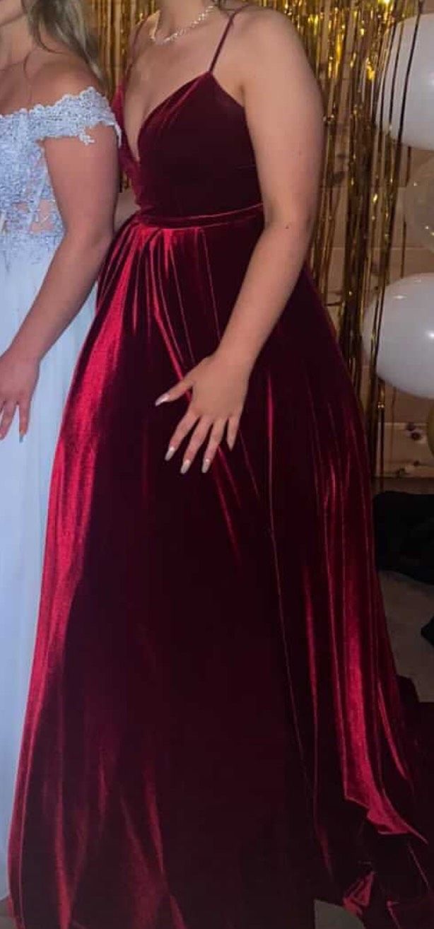 Sherri Hill Size 2 Prom Velvet Red Ball Gown on Queenly