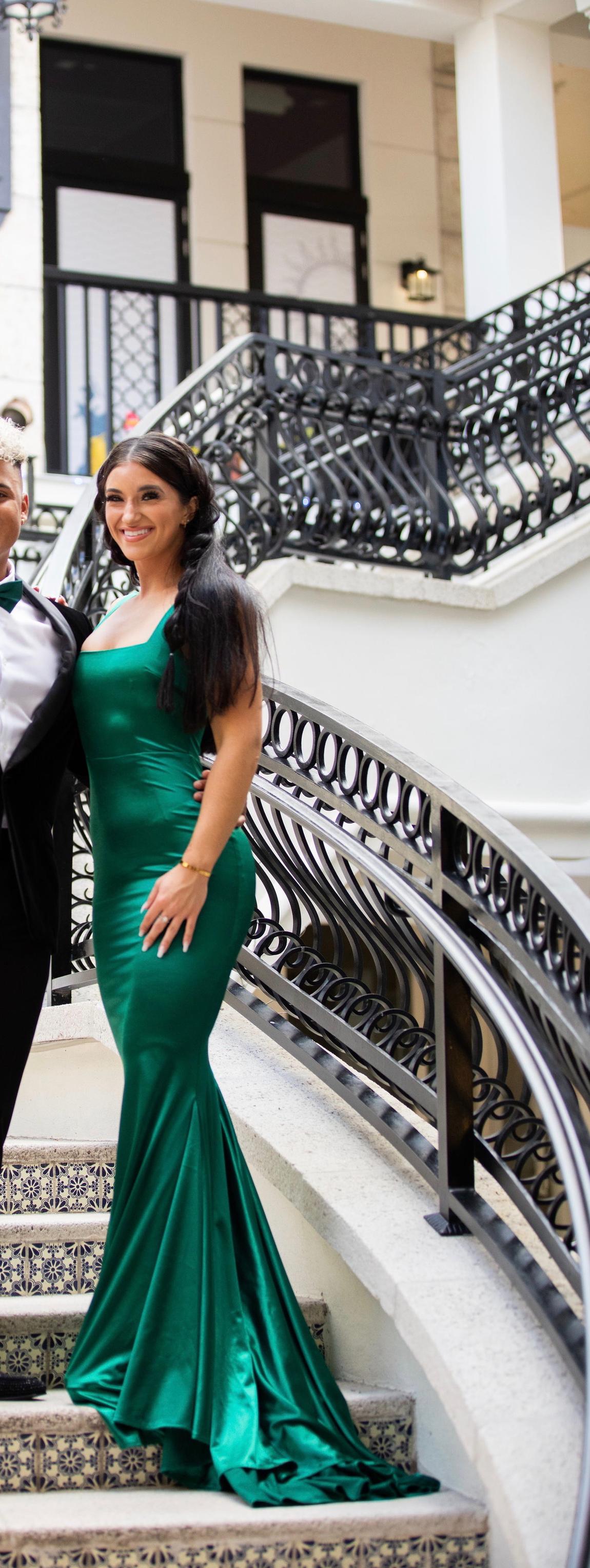 Size 6 Prom Satin Green Mermaid Dress on Queenly