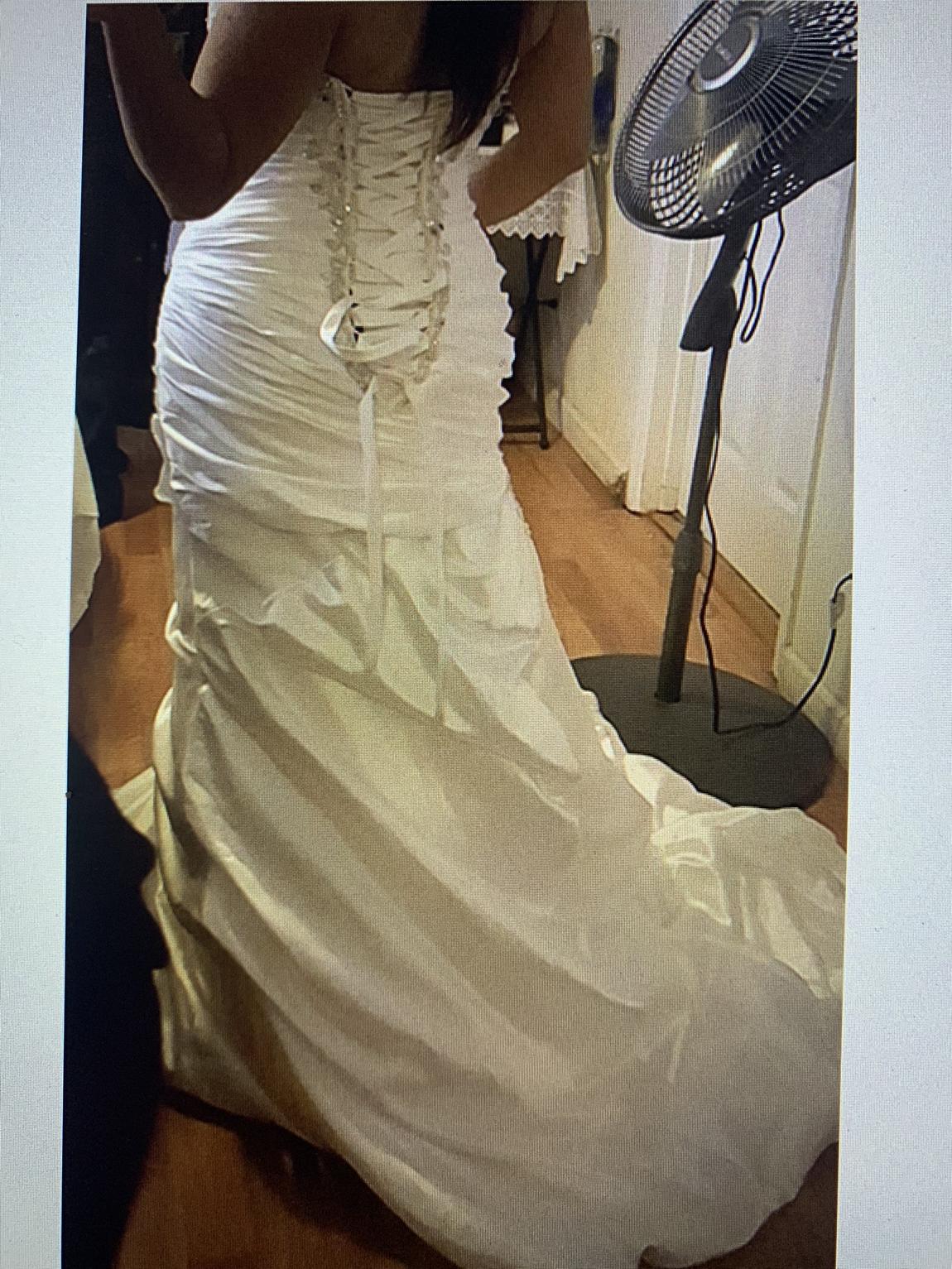 Maggie Sottero Size 10 White Mermaid Dress on Queenly